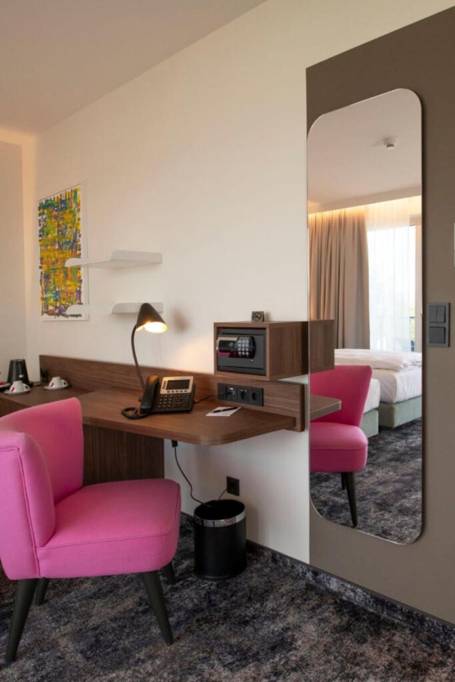 Hotel Le Parc Wiener Neustadt Exteriör bild